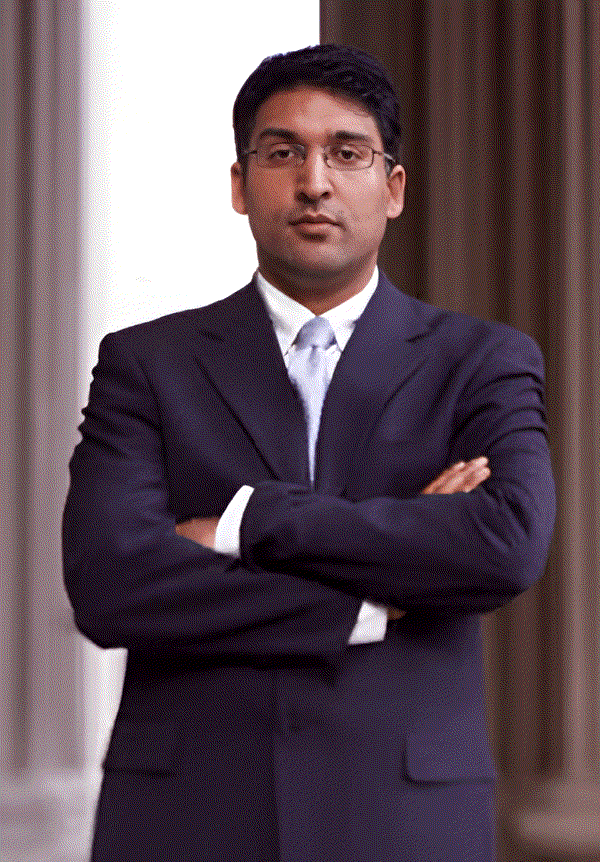 नील कत्याल ने नेटफ्लिक्स के 'हाउस ऑफ कार्ड्स' और शोटाइम के 'बिलियन्स' जैसे शो में भी कैमियो रोल प्ले किए हैं।