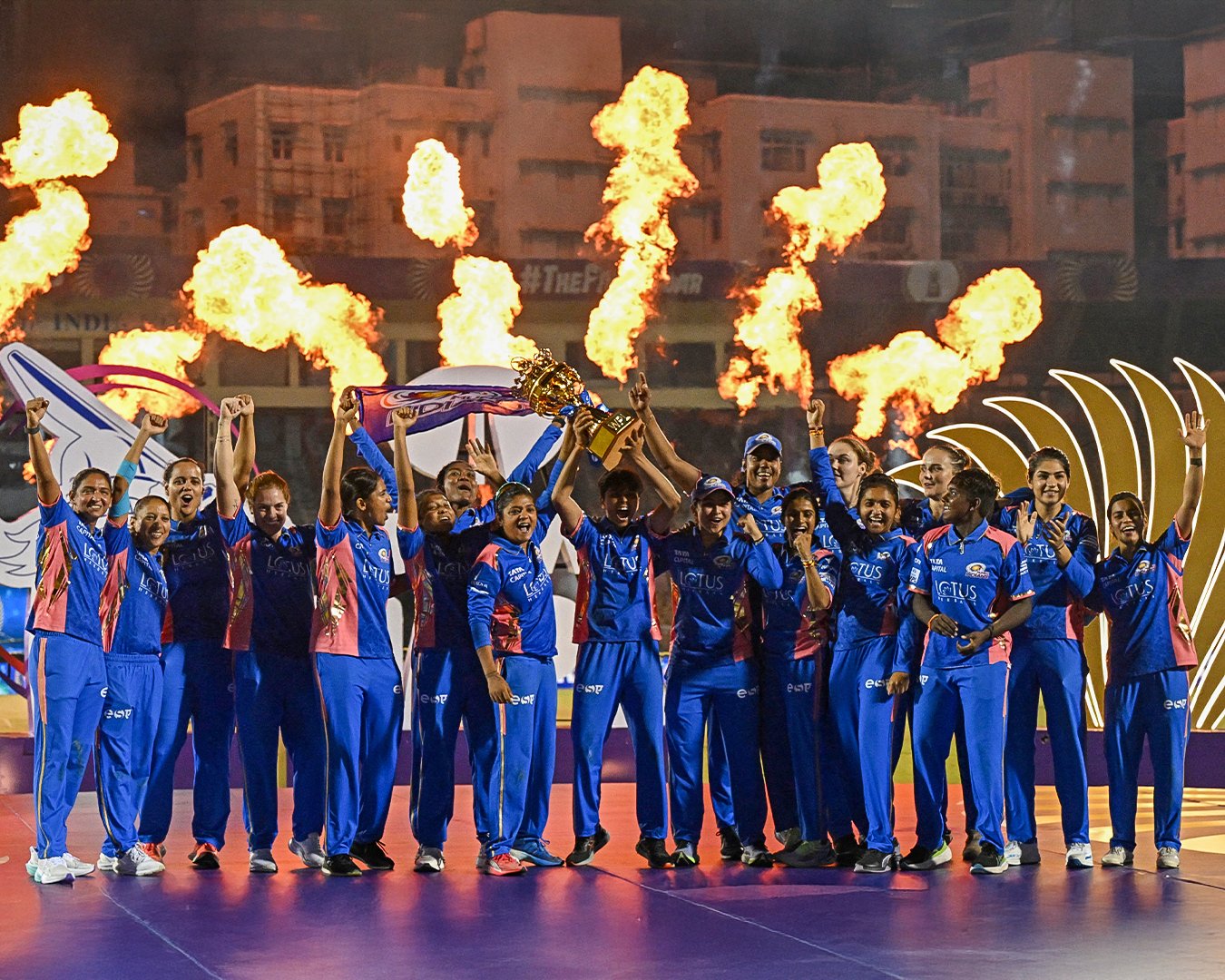 2 बार की चैंपियन मुंबई इंडियंस ने 5 प्लेयर्स को रिटेन किया।