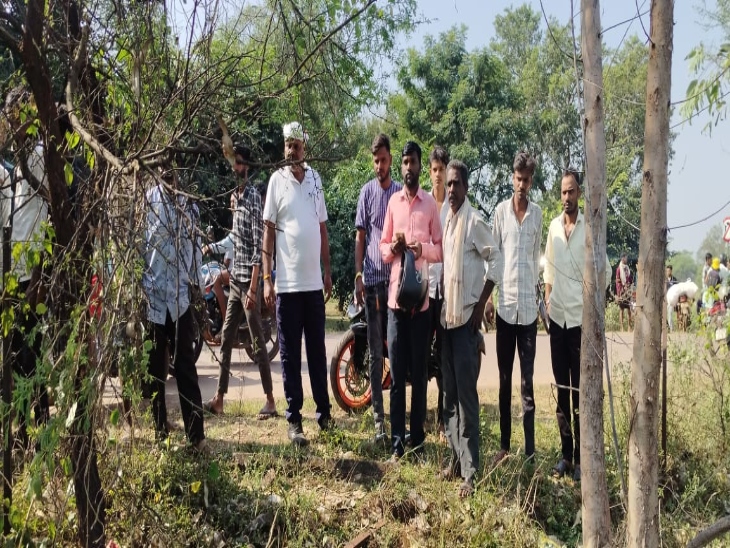जब तक लोग पहुंचे तब तक बच्ची की जान निकल गई थी।