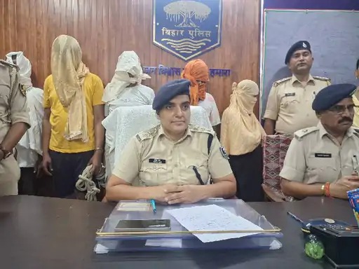 10 जून 2025 को मुजफ्फरपुर पुलिस ने सैक्स स्कैंडल में HAM नेता दिलीप और उसकी पत्नी किरन को गिरफ्तार किया था। यहीं से हमें पटना के गर्ल्स हॉस्टल्स का क्लू मिला।