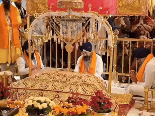 अमृतसर में प्रकाश पर्व ​का उत्साह:  हरमंदिर साहिब में नतमस्तक हो रहे देश-विदेश से आए श्रद्धालु ; रात को होगी दीपमाला और आतिशबाजी – Amritsar News