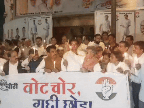 रोहतक में कांग्रेस ने निकाला कैंडल मार्च:  विधायक बोले-भाजपा का तोता बना चुनाव आयोग; राहुल गांधी ने प्रेस कॉन्फ्रेंस में तस्वीर साफ की – Rohtak News
