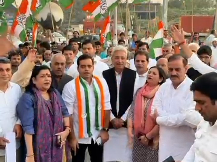 बादशाहपुर में कांग्रेस ने फूंका चुनाव आयोग का पुतला:  सरकार के खिलाफ प्रदर्शन, बोले- जनता ने नकारा तो वोट चोरी किए – gurugram News