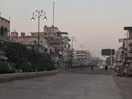 गुरुवार सुबह सीकर में हल्की धुंध छाई रही। दिनभर यहां मौसम साफ रहा।