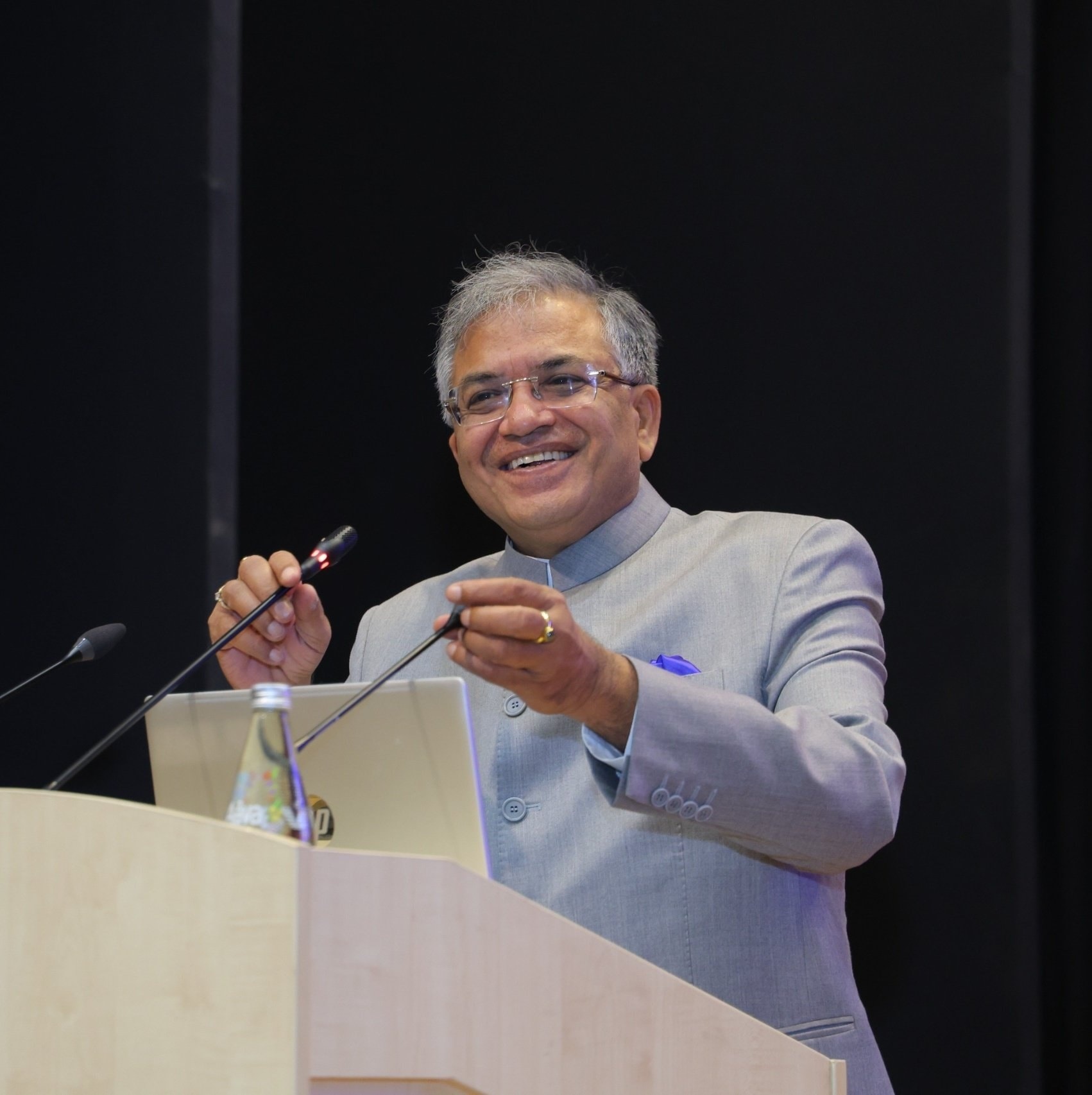 नॉर्थ ब्लॉक में रहते हुए ज्ञानेश कुमार को खाने में अक्सर बेहतरीन कश्मीरी कहवा जरूर परोसा जाता था। इसी आदत के चलते उन्हें 'कहवा मैन' कहा जाने लगा।