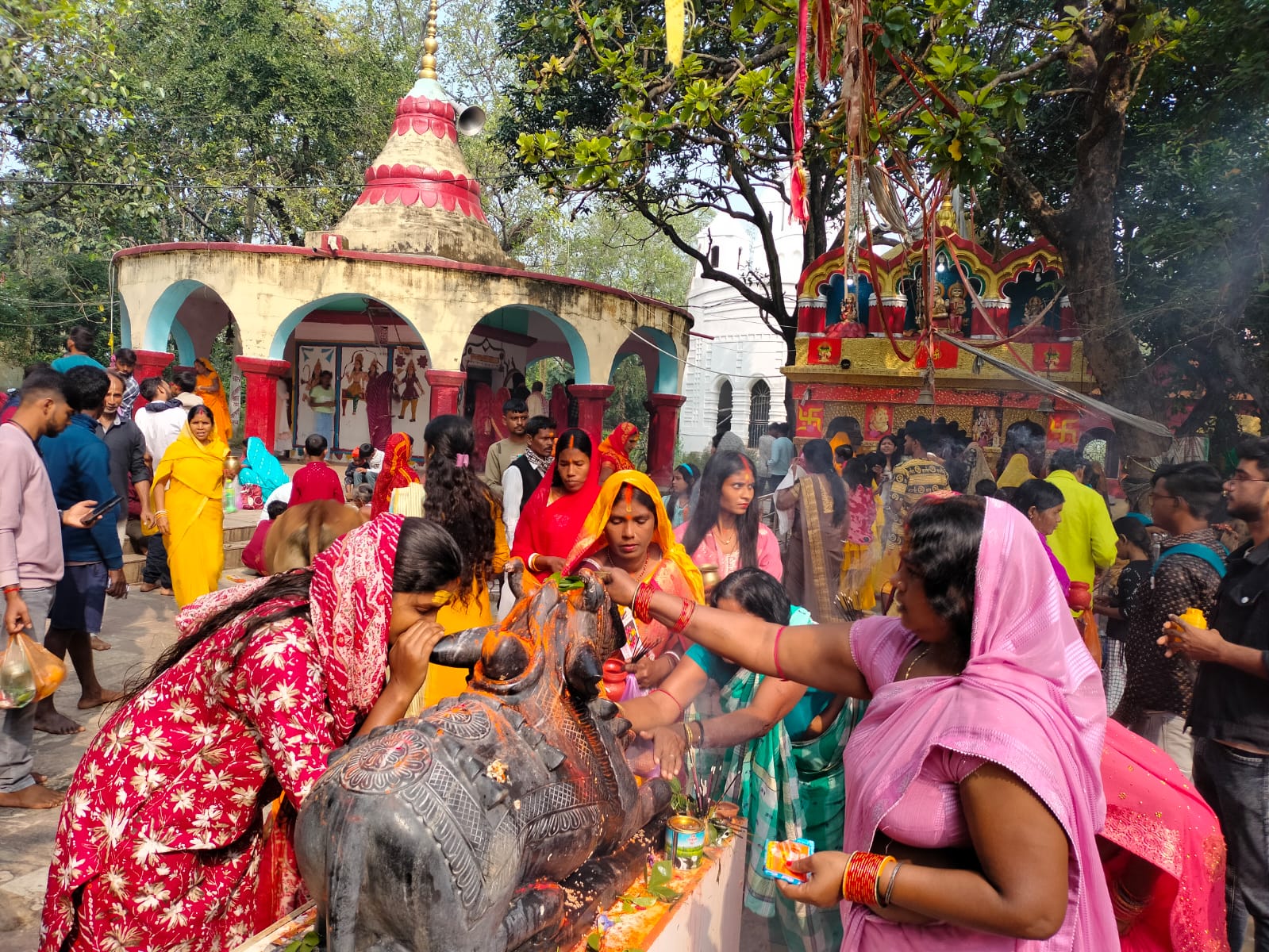 After the holy bath, there was a continuous flow of devotees from ...