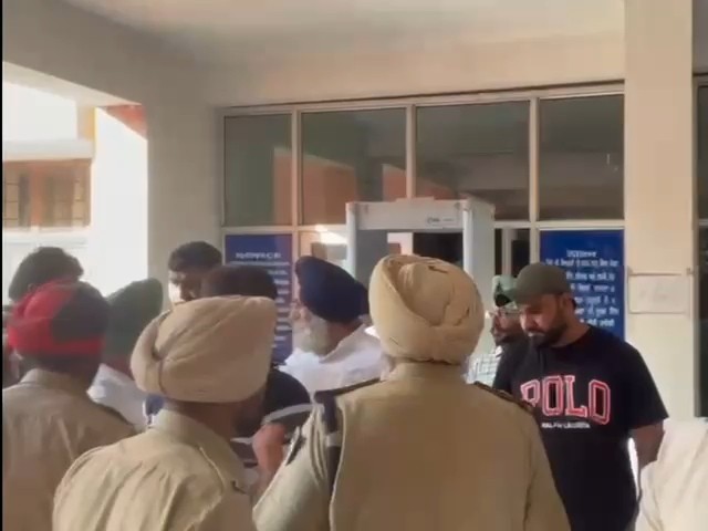फाजिल्का के अकाली नेता मोहाली से गिरफ्तार:  पंचायत चुनाव में फायरिंग करने के आरोप, भाई को पहले ही पकड़ा जा चुका – Fazilka News