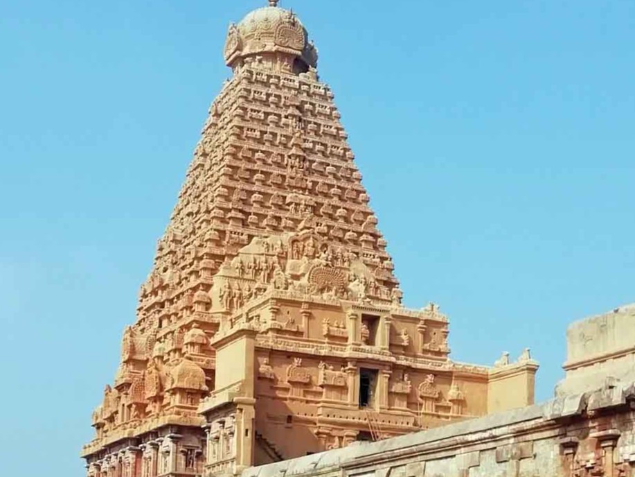 भगवान शिव को समर्पित तंजावुर का बृहदेश्वर मंदिर। - Dainik Bhaskar