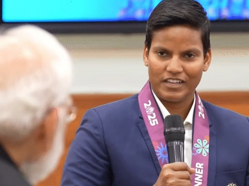 दीप्ति शर्मा ने मोदी के टैटू वाले सवाल का जवाब दिया।