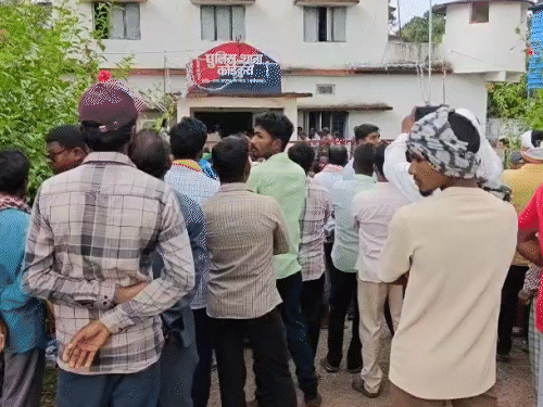 कांकेर में मसीही समाज और ग्रामीणों के बीच शव दफनाने को लेकर विवाद - Dainik Bhaskar