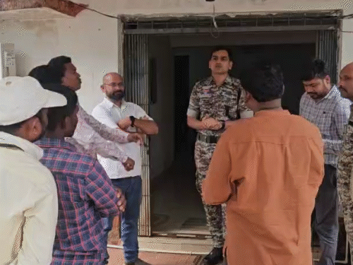 प्रशासन ने कल तक का समय दिया