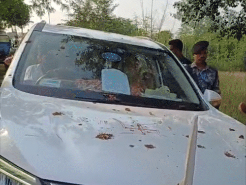 Vijay Sinha Sparks Row With “Bulldozer on RJD Goons” Remark | Ground Report  from Khuriyari Village, Bihar Election 2025 | विजय सिन्हा पर लखीसराय में  क्यों हुआ हमला?: ग्रामीण बोले- महिलाएं साड़ी