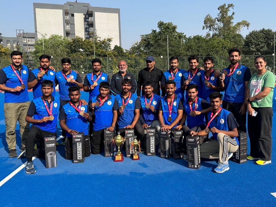 हिसार में आयोजित हरियाणा ओलिंपिक स्टेट गेम्स में विजेता रहे खिलाड़ियों को सम्मानित करते हुए।