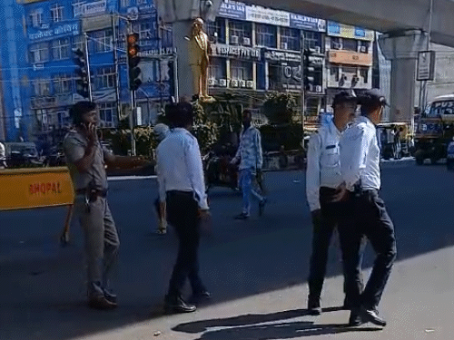 भोपाल शहर में 20 पॉइंट्स पर करीब 100 जवान तैनात हैं।