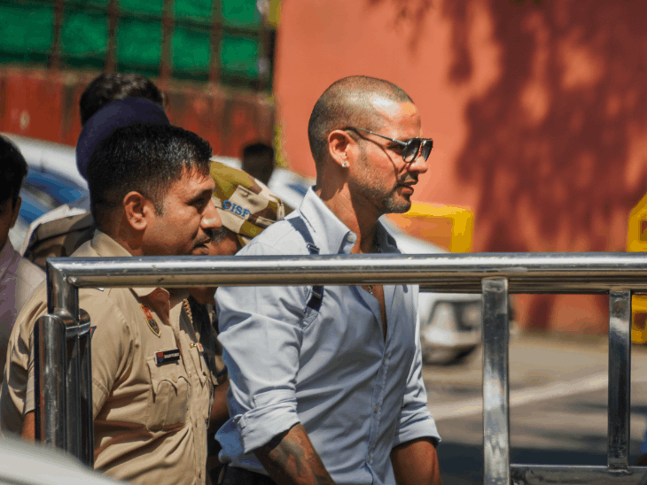 4 सितंबर को पूर्व क्रिकेटर शिखर धवन ऑनलाइन बेटिंग एप (1xBet) के प्रमोशन मामले में ED के सामने पूछताछ के लिए पेश हुए थे। - Dainik Bhaskar