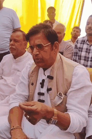 रवि किशन ने गोरखपुर में खेसारी यादव के राम मंदिर वाले बयान पर पलटवार किया था।