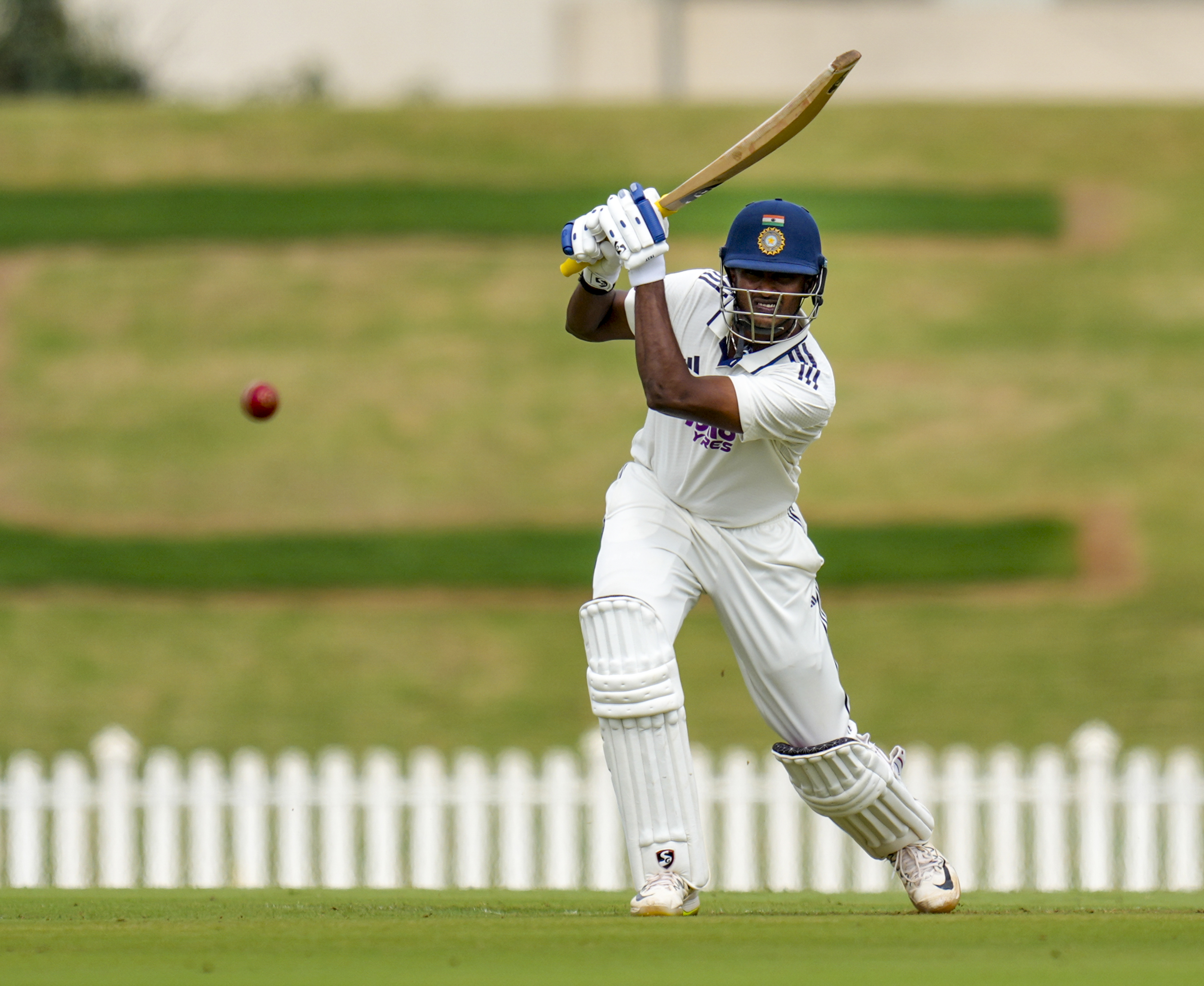 साई सुदर्शन 17 रन बनाकर आउट हुए।