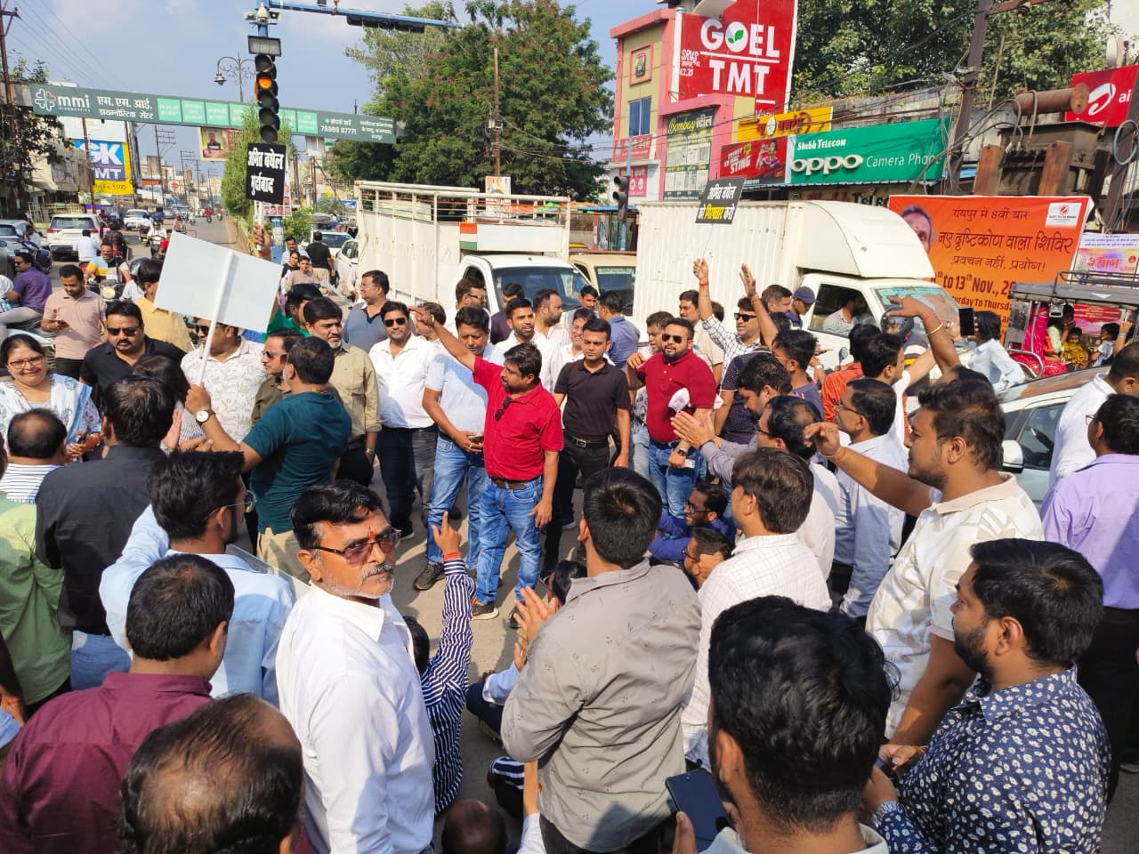अग्रवाल समाज के सदस्यों ने धर्म गुरुओं के खिलाफ दिए गए आपत्तिजनक बयान पर नाराजगी जाहिर की है।