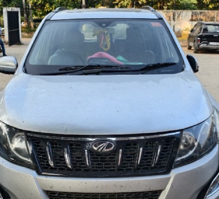 पुलिस ने आरोपी के पास से लग्जरी कार एक्सयूवी 500 भी बरामद की है।