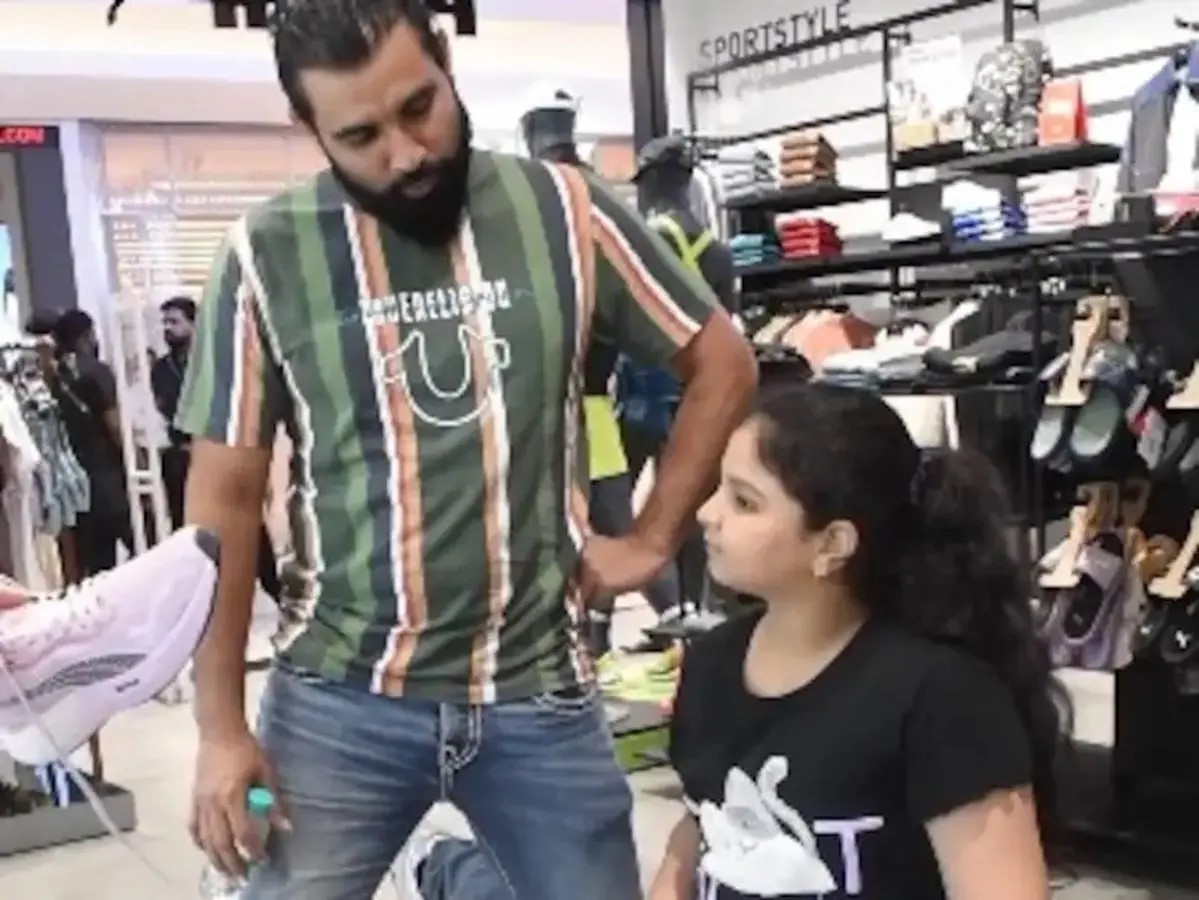 शमी और उनकी बेटी आयरा की यह फोटो पिछले साल अक्टूबर में हुई मुकाबला की है।