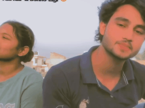 हिंदी फिल्म का गीत गुमसुम-गुमसुम गाती हुईं परमजीत कौर उर्फ परम।