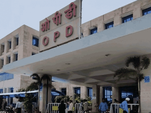 अभी सिटी स्कैन और एमआरआई जैसी जांच के लिए 6 माह से एक साल तक की वेटिंग है।