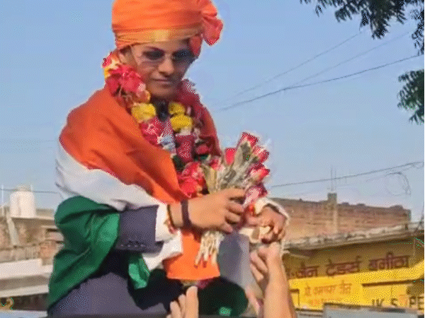 क्रांति गौड़ का रास्ते में जगह-जगह स्वागत किया गया।