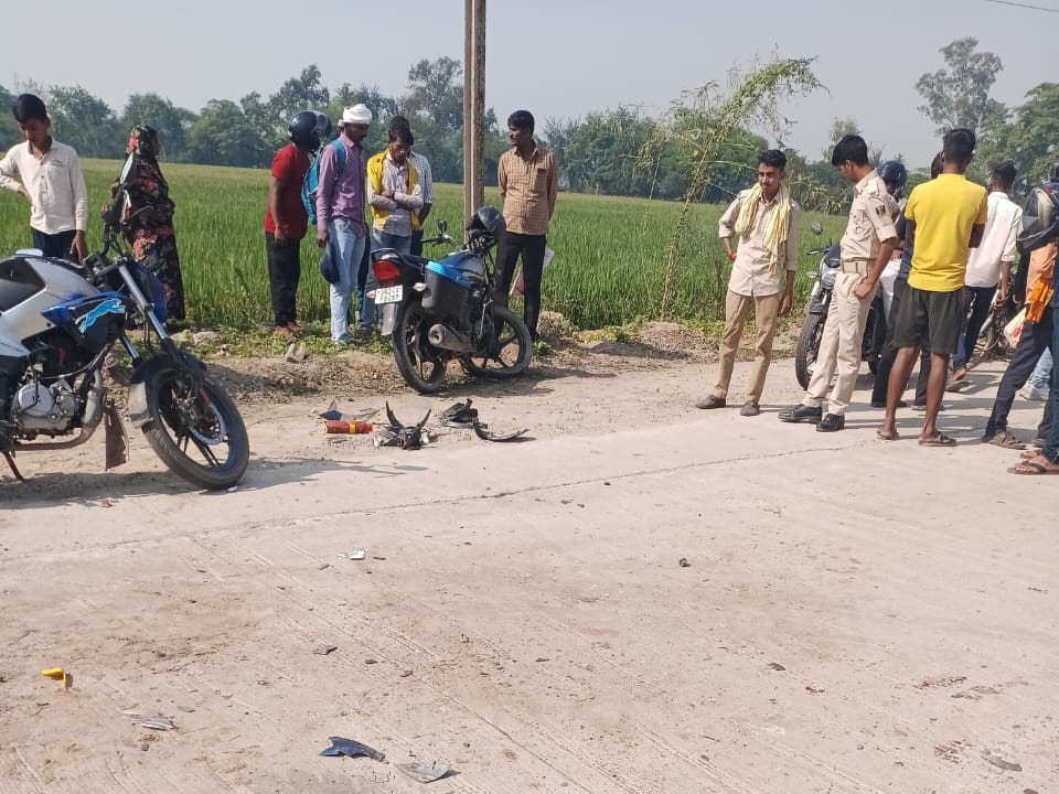 Bike rider dies after being hit by e-rickshaw