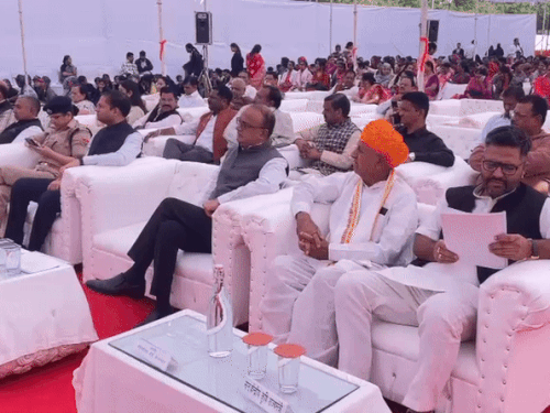 कार्यक्रम में केंद्रीय राज्य मंत्री भागीरथ चौधरी, देवनारायण बोर्ड के अध्यक्ष ओमप्रकाश भडाणा के साथ ही प्रशासनिक अधिकारी शामिल हुए।