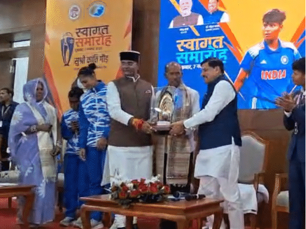 सीएम हाउस में क्रांति के माता-पिता और कोच को भी सम्मानित किया गया।