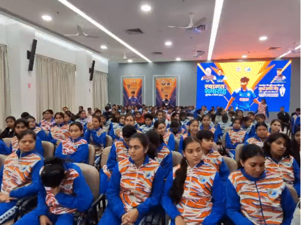 स्वागत समारोह में प्रदेश की महिला खिलाड़ी भी मौजूद रहीं।