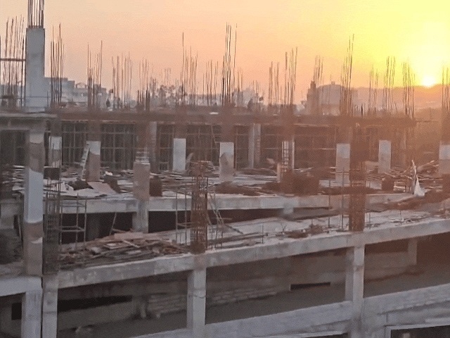 इस पार्किंग में कुल 585 वाहन पार्किंग क्षमता होगी।