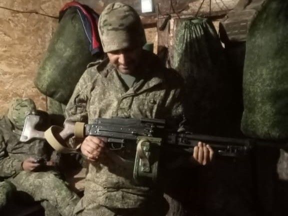 अंबाला के जावेद का रूसी आर्मी की ड्रेस में फोटो।