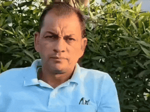 जानकारी देता बेटा हैप्पी