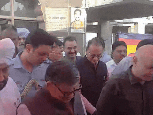 श्री देवी तालाब मंदिर पहुंचे राज्यपाल कटारिया। - Dainik Bhaskar