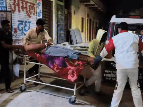 घायलों की हालत गंभीर होने पर इन्हें हायर सेंटर रेफर किया गया है।