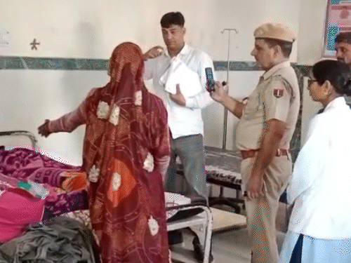 पोस्टमॉर्टम रिपोर्ट में बच्चे का गला घोंटने की पुष्टि होने के बाद पुलिस ने अस्पताल पहुंचकर पूछताछ की।