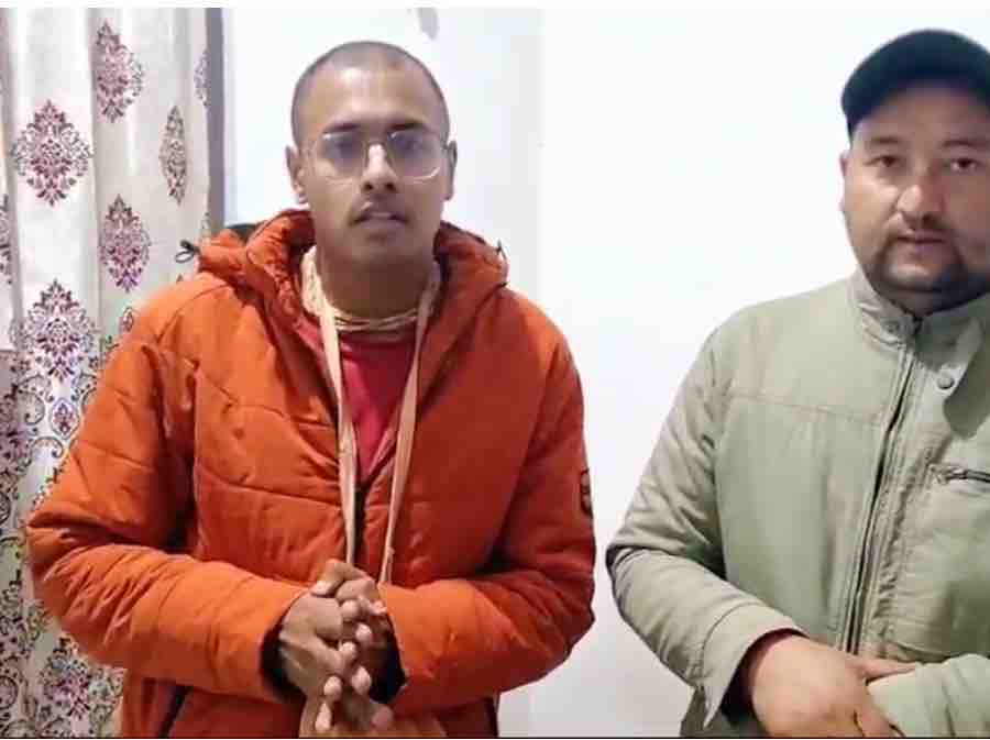 मनाली में इस्कॉन भक्त को गीता बांटने से रोका:  पुलिस पर प्रतियां और मोबाइल छीनने का आरोप, प्रशासन का अनुमति पत्र मांगा – Patlikuhal News