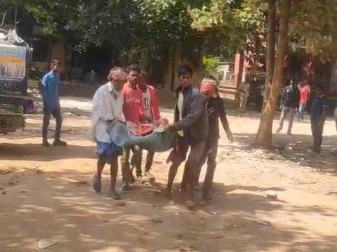 गुमला में बाइक पेड़ से टकराई, एक की मौत:  बाइक सवार दो युवक जख्मी, किसी ने नहीं पहना था हेलमेट; मेले लौट रहे थे घर – Gumla News