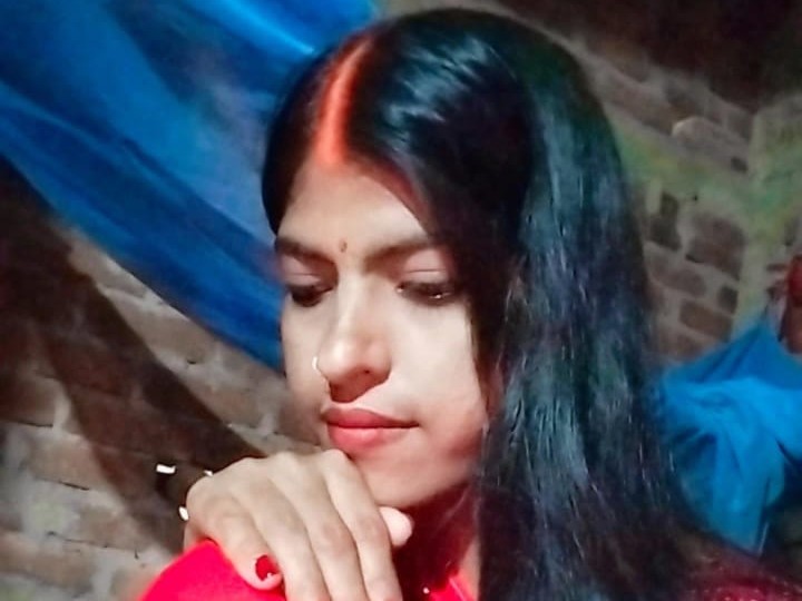 कोडरमा में प्रेम-प्रसंग में विवाहिता ने फांसी लगाई:  आरोपी ने ही दी परिजनों को जानकारी, अस्पताल भी लेकर गया, मोबाइल लेकर भागा – koderma News