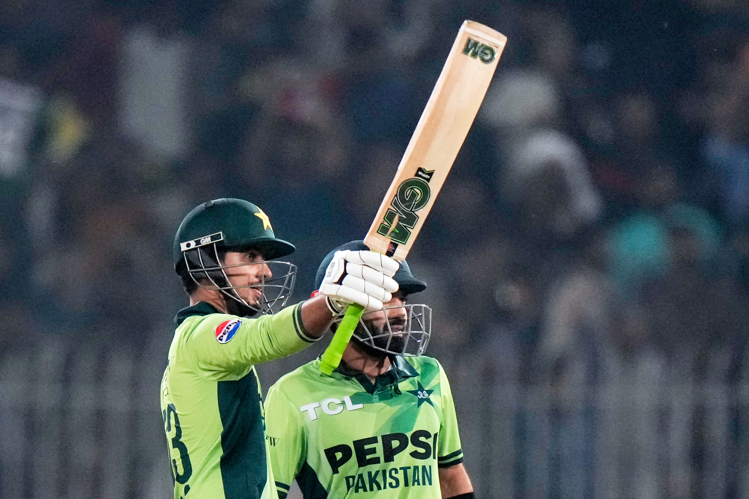 सईम अयूब ने 77 रन की पारी खेली।