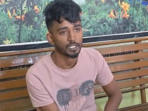 अजमीन अलीम शेख ने बताया कि वह दलाल को 5 हजार देकर बांग्लादेश से छत्तीसगढ़ आया था।