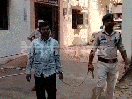 धमतरी में वार्ड बॉय ने महिला को नौकरी दिलाने के नाम पर सेक्स और पैसों की डिमांड की। पुलिस ने अरेस्ट कर लिया है। - Dainik Bhaskar