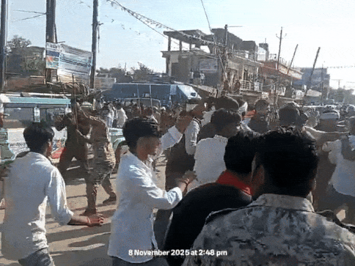 भिड़ंत के समय पत्थरबाजी भी हुई, इसमें तीन लोग घायल हो गए।