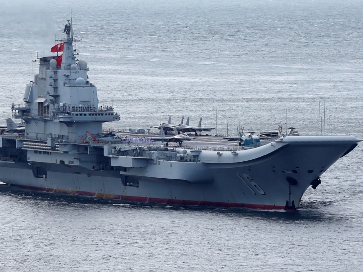 लियाओनिंग चीन का पहला एयरक्राफ्ट कैरियर है। इसे 2012 में नेवी शामिल किया गया।