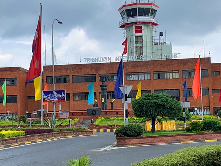 नेपाल में तीन इंटरनेशनल एयरपोर्ट हैं, लेकिन त्रिभुवन इंटरनेशनल एयरपोर्ट सबसे ज्यादा बिजी रहता है।