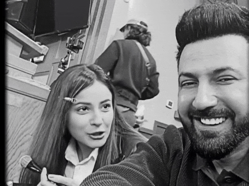 कनाडा के वैंकुवर में गिप्पी ग्रेवाल के साथ एक्ट्रेस शहनाज गिल।