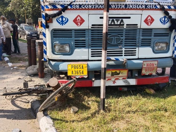 चंडीगढ़ में टैंकर ने क्रेटा फिर साइकिल को मारी टक्कर:  इंडियन ऑयल टैंकर के हुए ब्रेक फेल, बुजुर्गअस्पताल में एडमिट – Chandigarh News
