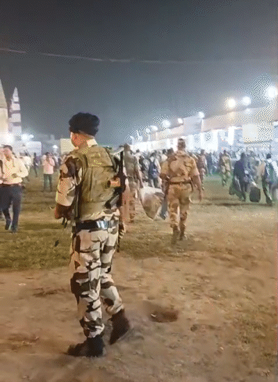 स्ट्रॉग रूम की सुरक्षा के लिए तैनात जवान।