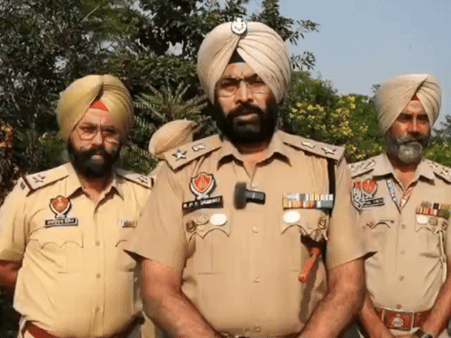 जानकारी देते हुए डीसीपी रवींद्र पाल सिंह संधू